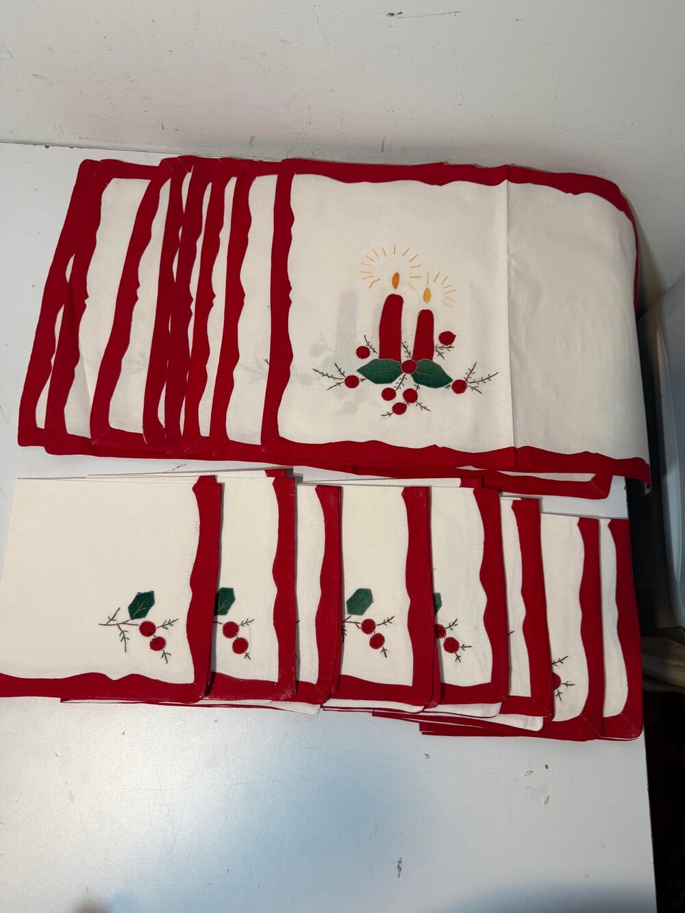 vintage set of 8 cloth placemats and napkins with appliqué NEW